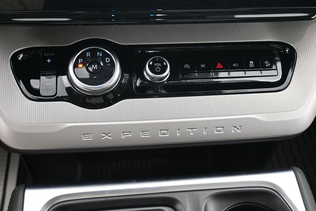 Ford Expedition Vehicle Full-screen Gallery Image 14
