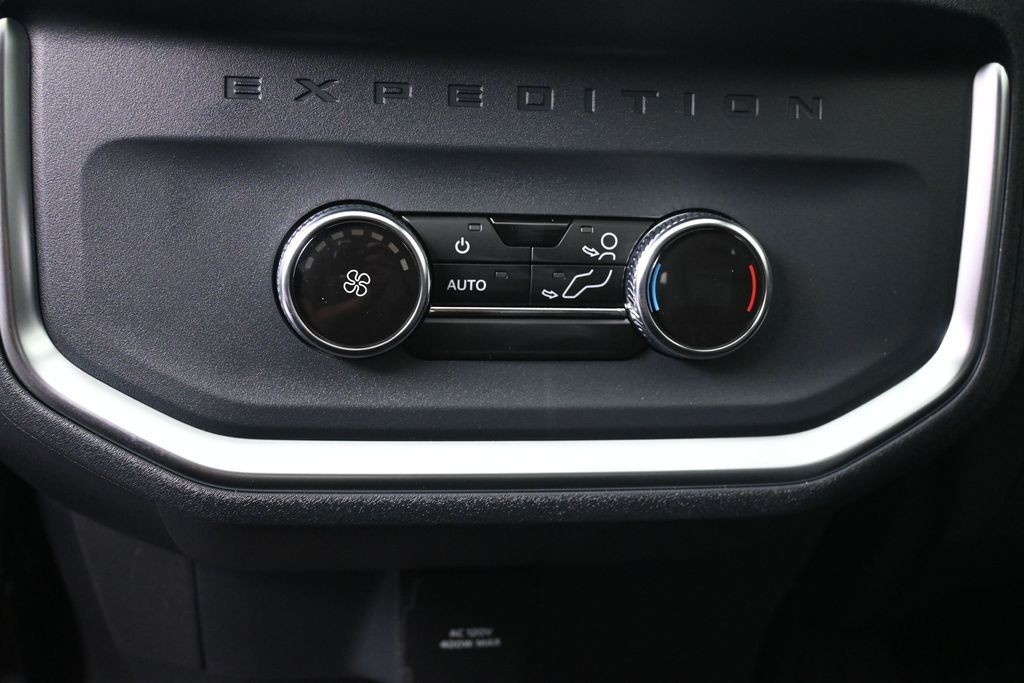 Ford Expedition Vehicle Full-screen Gallery Image 24