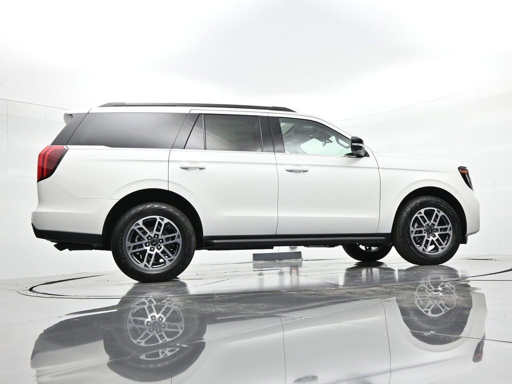 Ford Expedition Vehicle Full-screen Gallery Image 32