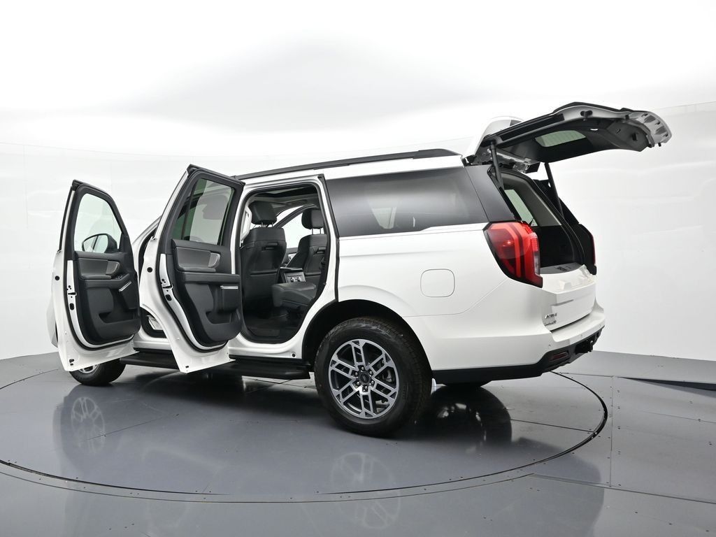 Ford Expedition Vehicle Full-screen Gallery Image 34