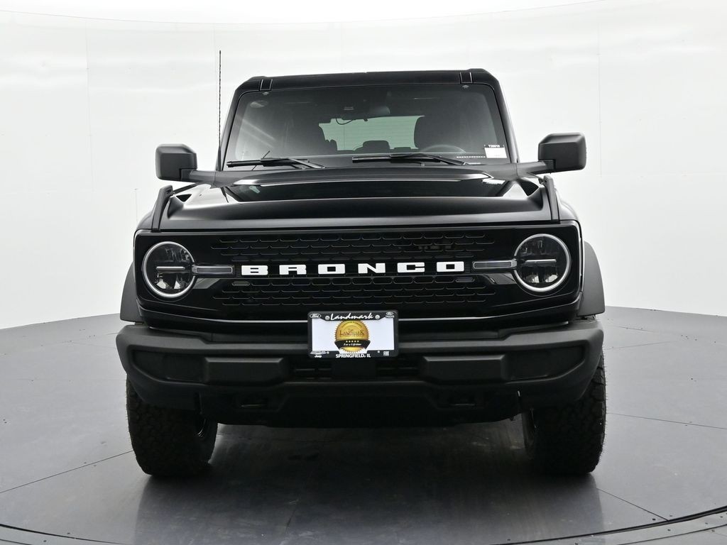 Ford Bronco Vehicle Full-screen Gallery Image 3