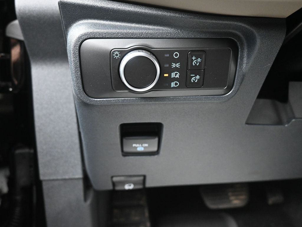 Ford Bronco Vehicle Full-screen Gallery Image 11