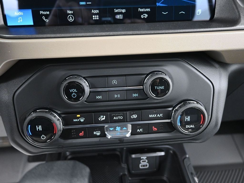 Ford Bronco Vehicle Full-screen Gallery Image 13