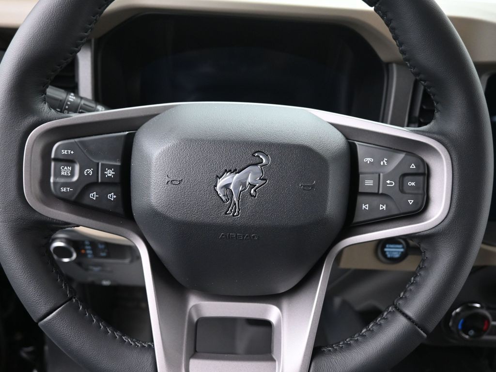 Ford Bronco Vehicle Full-screen Gallery Image 15