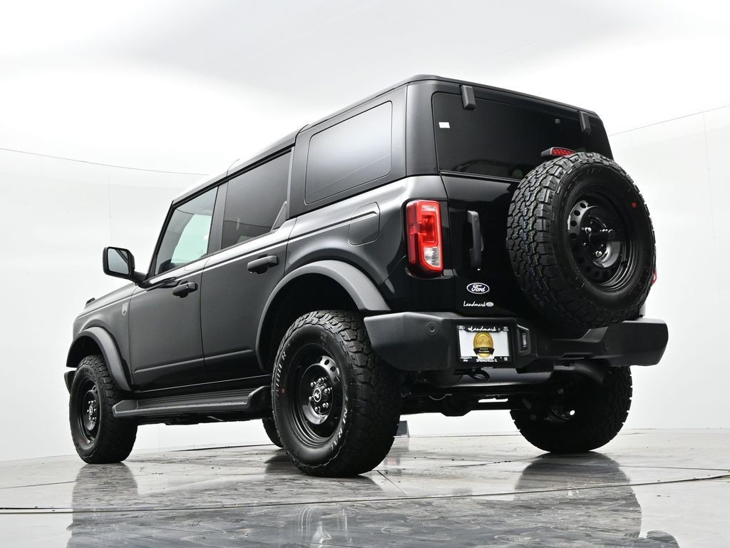 Ford Bronco Vehicle Full-screen Gallery Image 21