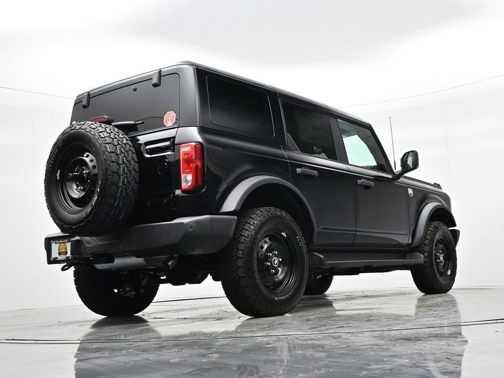 Ford Bronco Vehicle Full-screen Gallery Image 23