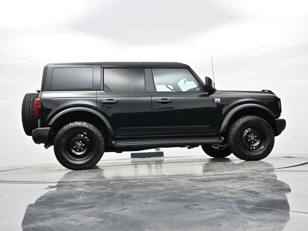 Ford Bronco Vehicle Full-screen Gallery Image 24