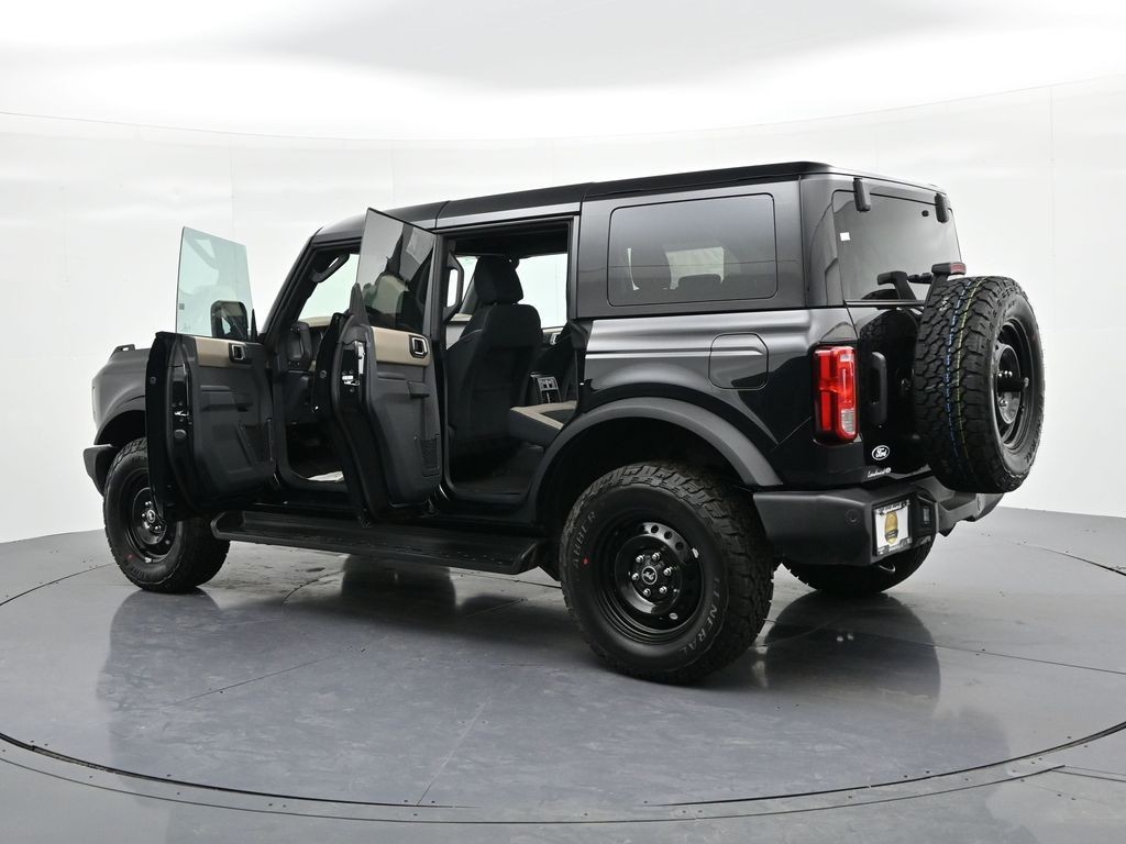 Ford Bronco Vehicle Full-screen Gallery Image 26