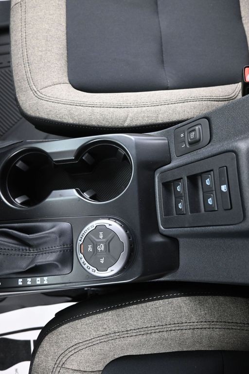 Ford Bronco Vehicle Full-screen Gallery Image 14