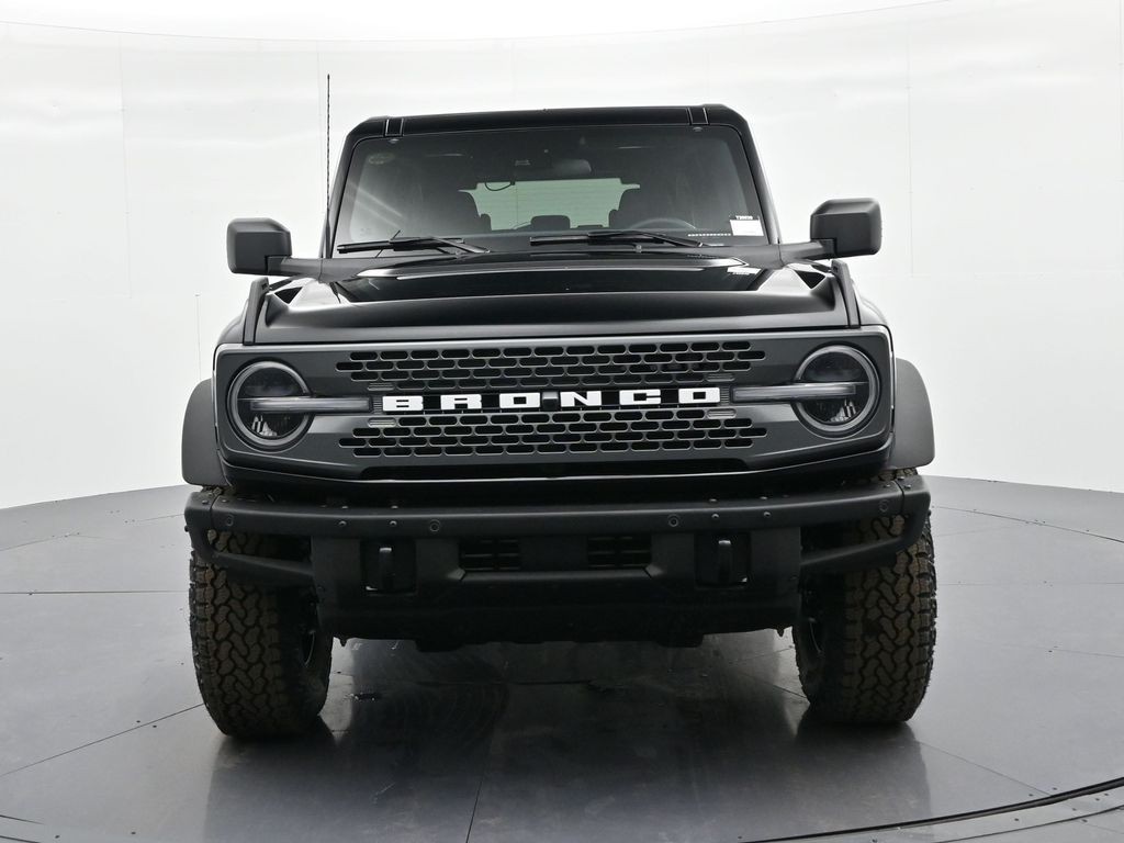 Ford Bronco Vehicle Full-screen Gallery Image 3