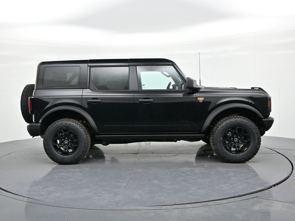 Ford Bronco Vehicle Full-screen Gallery Image 5