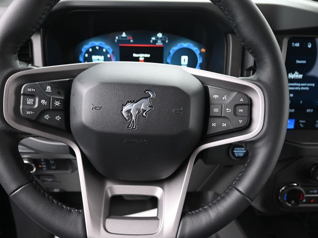 Ford Bronco Vehicle Full-screen Gallery Image 11