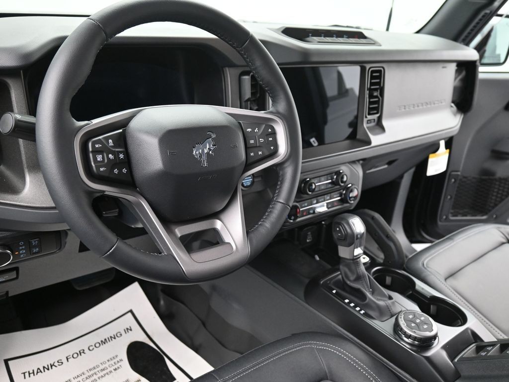 Ford Bronco Vehicle Full-screen Gallery Image 15