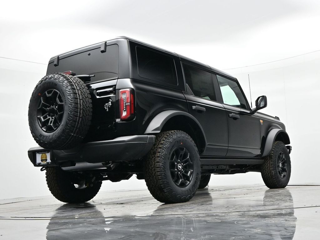 Ford Bronco Vehicle Full-screen Gallery Image 23