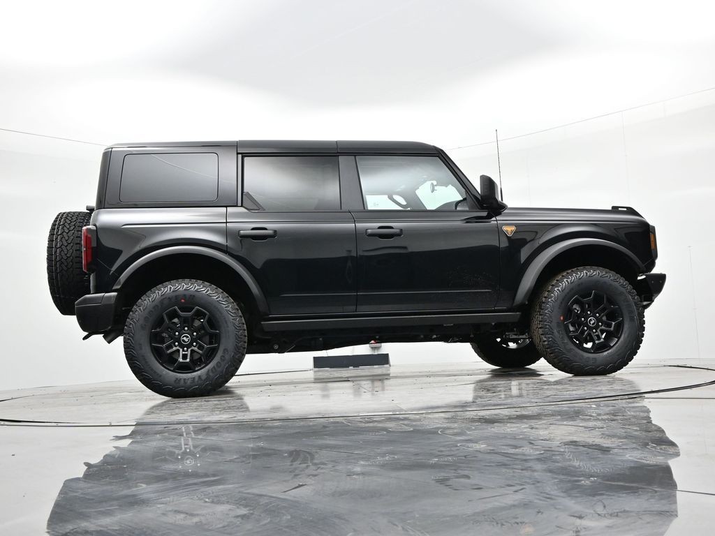 Ford Bronco Vehicle Full-screen Gallery Image 24