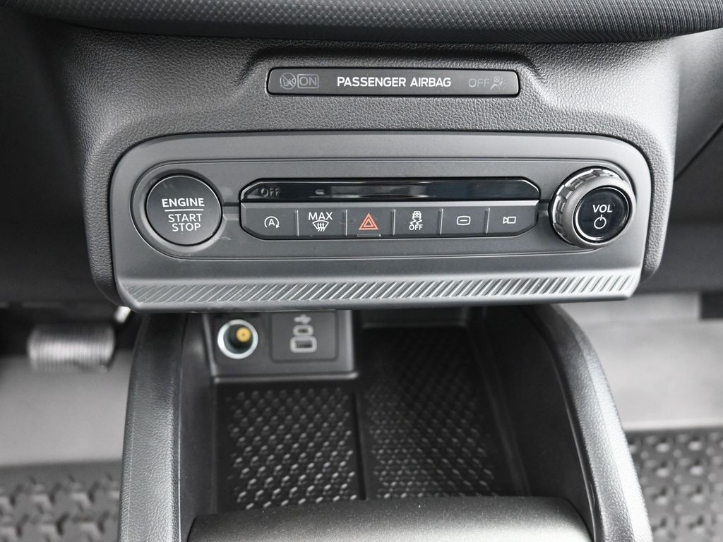 Ford Bronco Sport Vehicle Full-screen Gallery Image 13