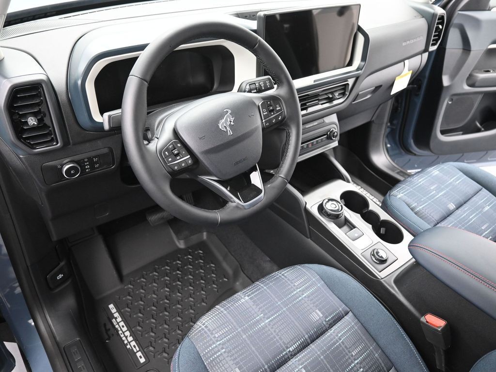 Ford Bronco Sport Vehicle Full-screen Gallery Image 16