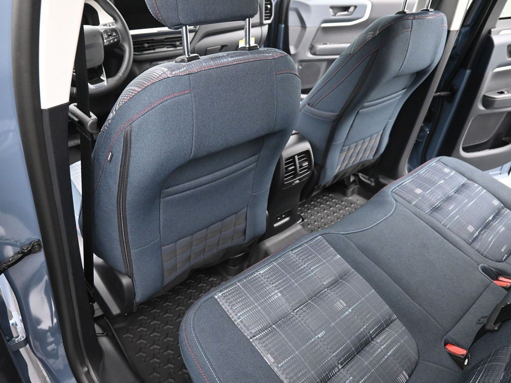 Ford Bronco Sport Vehicle Full-screen Gallery Image 17