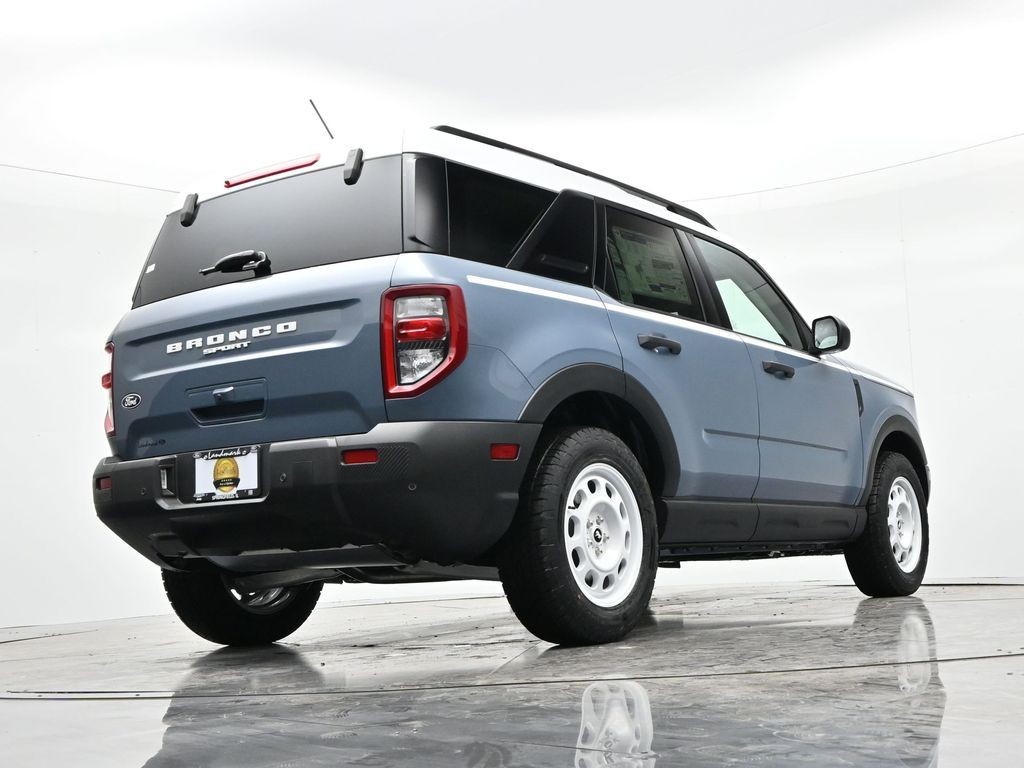 Ford Bronco Sport Vehicle Full-screen Gallery Image 24