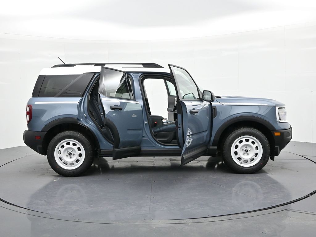 Ford Bronco Sport Vehicle Full-screen Gallery Image 26