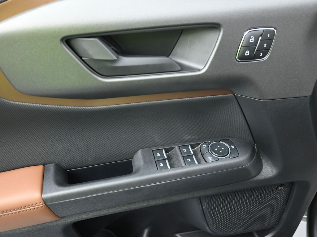 Ford Bronco Sport Vehicle Full-screen Gallery Image 11