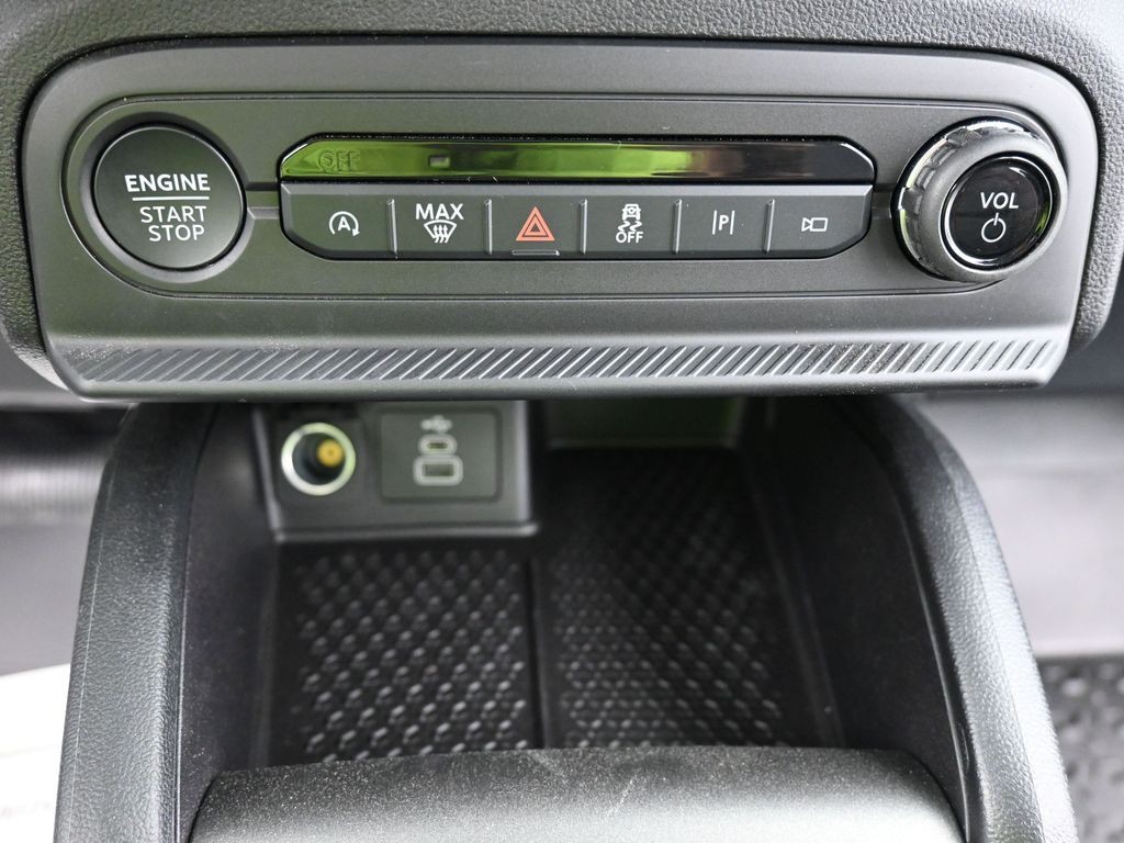 Ford Bronco Sport Vehicle Full-screen Gallery Image 15