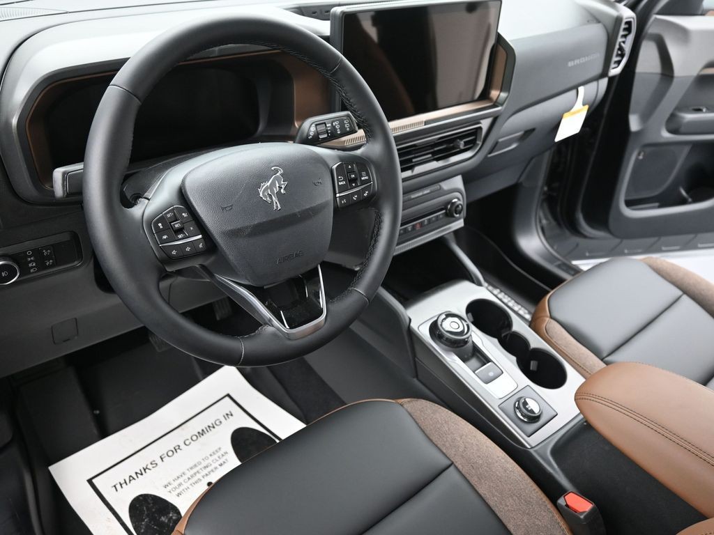 Ford Bronco Sport Vehicle Full-screen Gallery Image 17