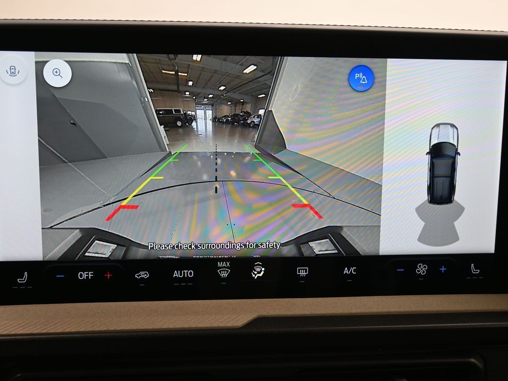 Ford Bronco Sport Vehicle Full-screen Gallery Image 12