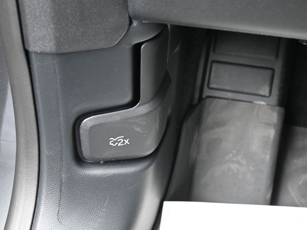 Ford Bronco Sport Vehicle Full-screen Gallery Image 16