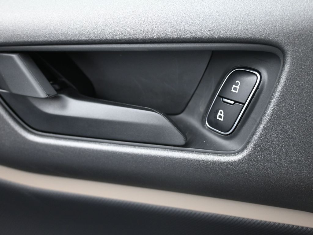 Ford Bronco Sport Vehicle Full-screen Gallery Image 17