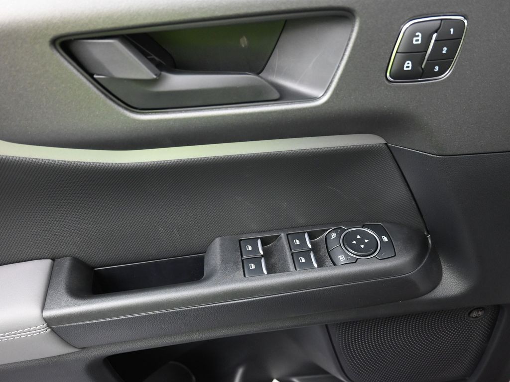 Ford Bronco Sport Vehicle Full-screen Gallery Image 11