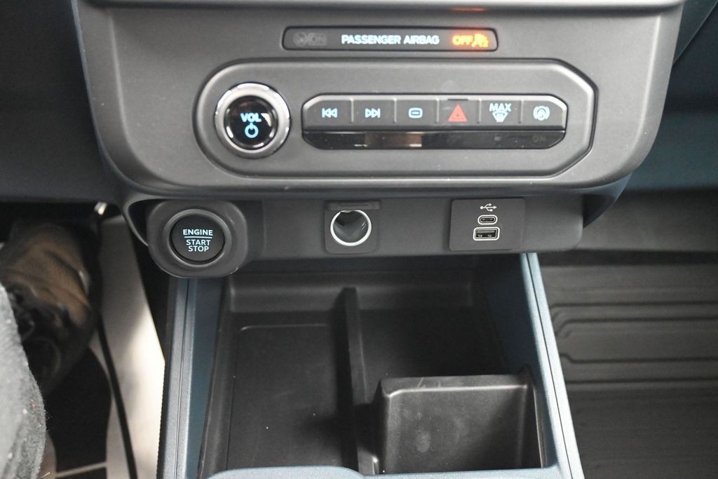 Ford Maverick Vehicle Full-screen Gallery Image 13