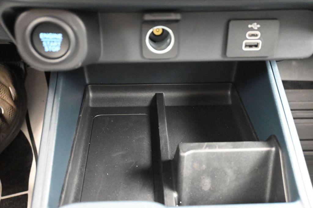 Ford Maverick Vehicle Full-screen Gallery Image 14