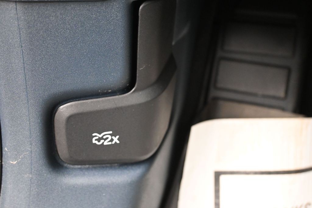 Ford Maverick Vehicle Full-screen Gallery Image 21
