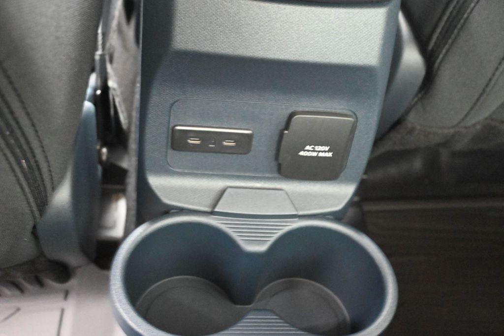 Ford Maverick Vehicle Full-screen Gallery Image 25