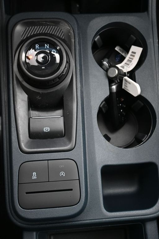 Ford Maverick Vehicle Full-screen Gallery Image 15