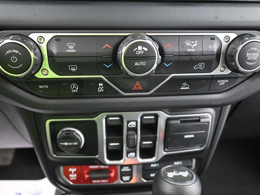 Jeep Wrangler Vehicle Full-screen Gallery Image 11