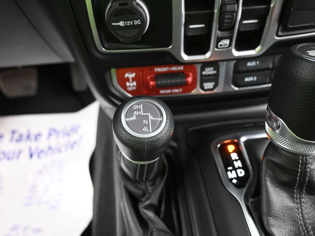 Jeep Wrangler Vehicle Full-screen Gallery Image 12