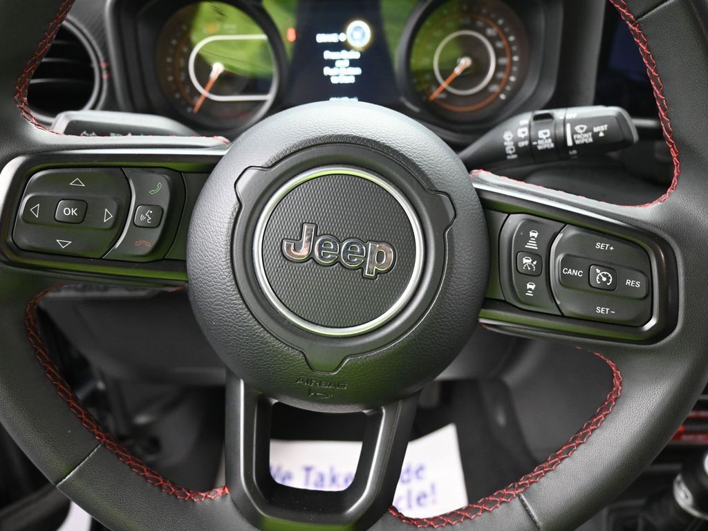 Jeep Wrangler Vehicle Full-screen Gallery Image 13