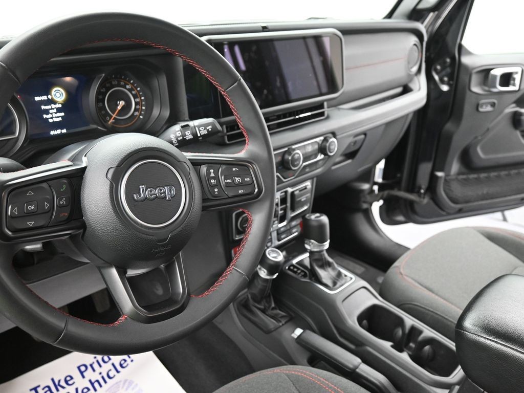 Jeep Wrangler Vehicle Full-screen Gallery Image 14