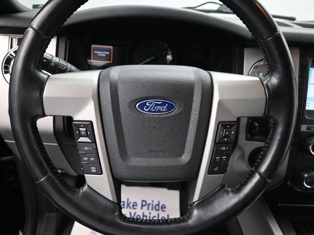 Ford Expedition Vehicle Full-screen Gallery Image 10