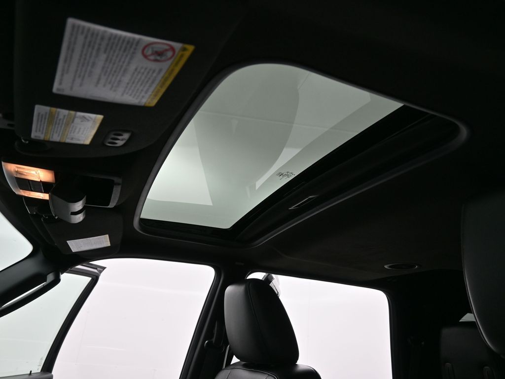 Ford Expedition Vehicle Full-screen Gallery Image 14