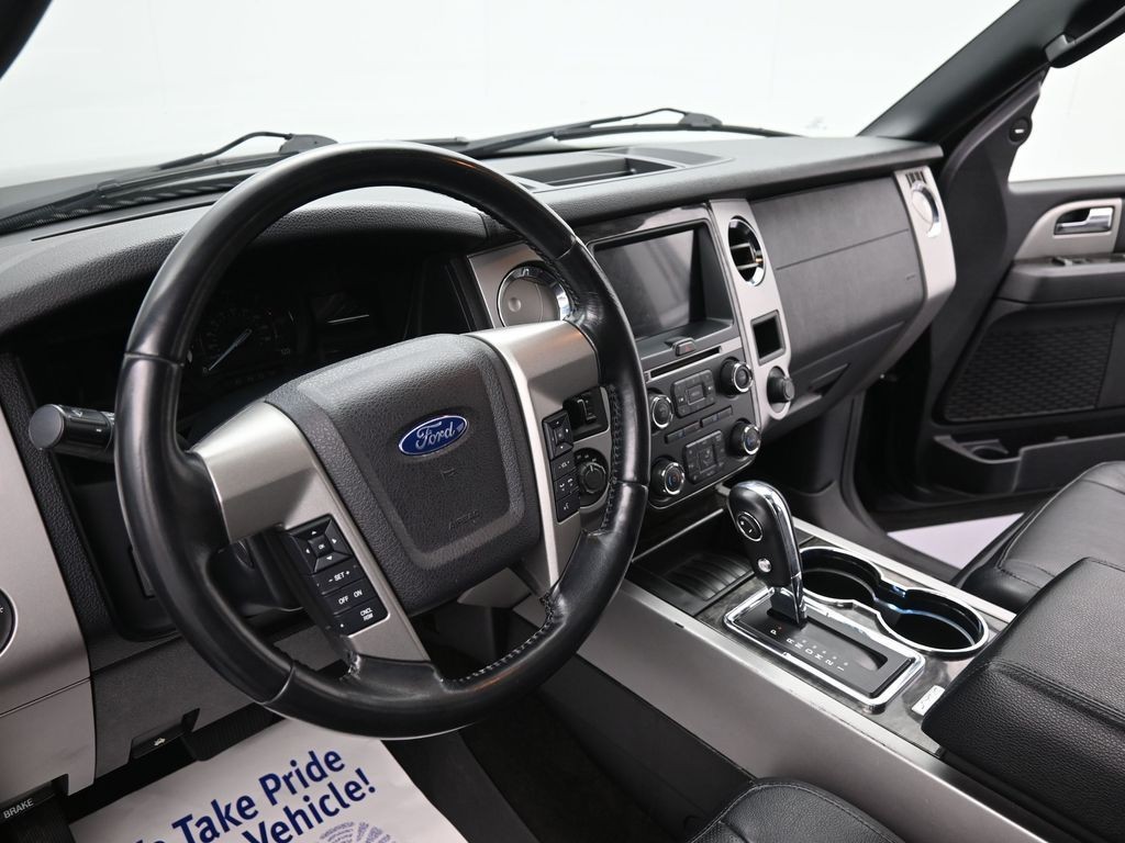 Ford Expedition Vehicle Full-screen Gallery Image 15
