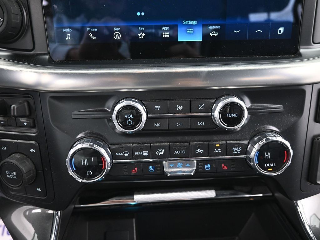 Ford F-150 Vehicle Full-screen Gallery Image 11