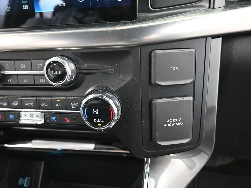 Ford F-150 Vehicle Full-screen Gallery Image 13