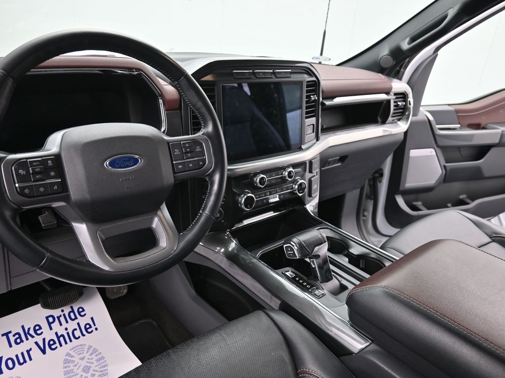 Ford F-150 Vehicle Full-screen Gallery Image 17
