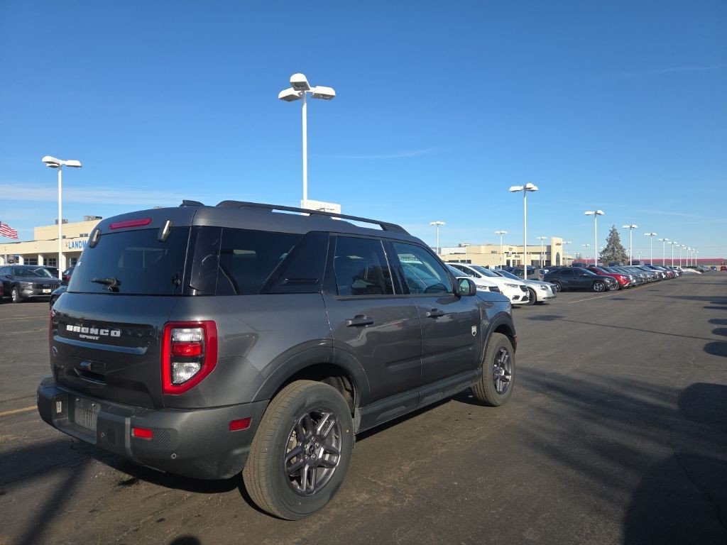 Ford Bronco Sport Vehicle Full-screen Gallery Image 06