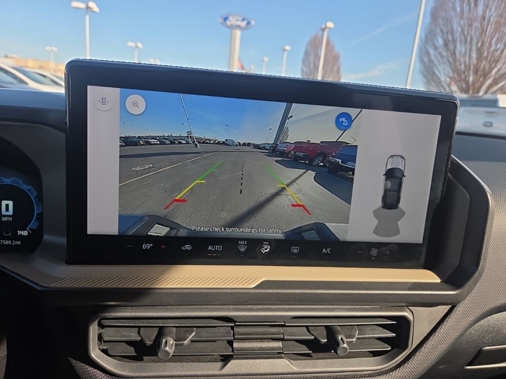 Ford Bronco Sport Vehicle Full-screen Gallery Image 13