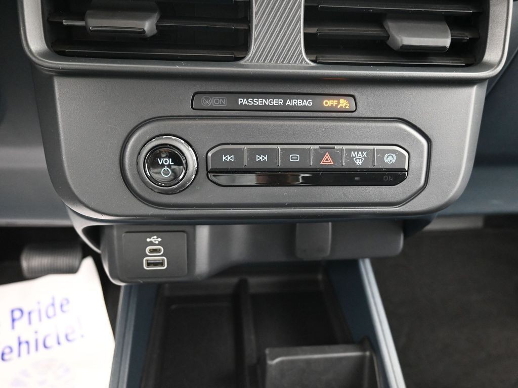 Ford Maverick Vehicle Full-screen Gallery Image 11