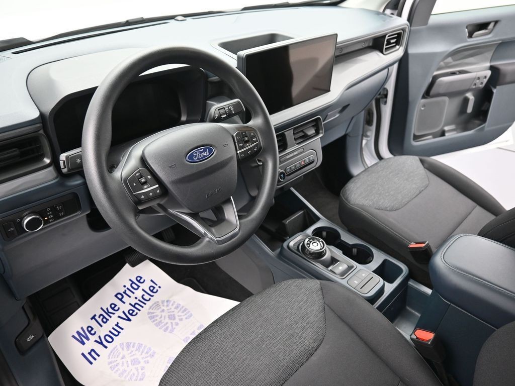 Ford Maverick Vehicle Full-screen Gallery Image 16